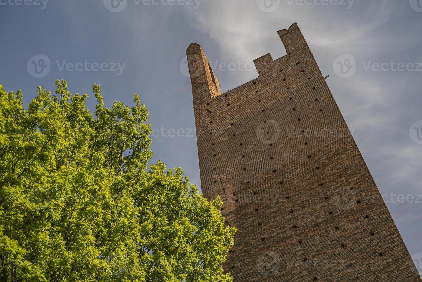 dona torre e Grimaldi torre foto