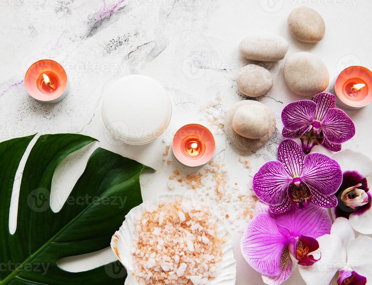 ingredientes naturais de spa com flores de orquídea foto