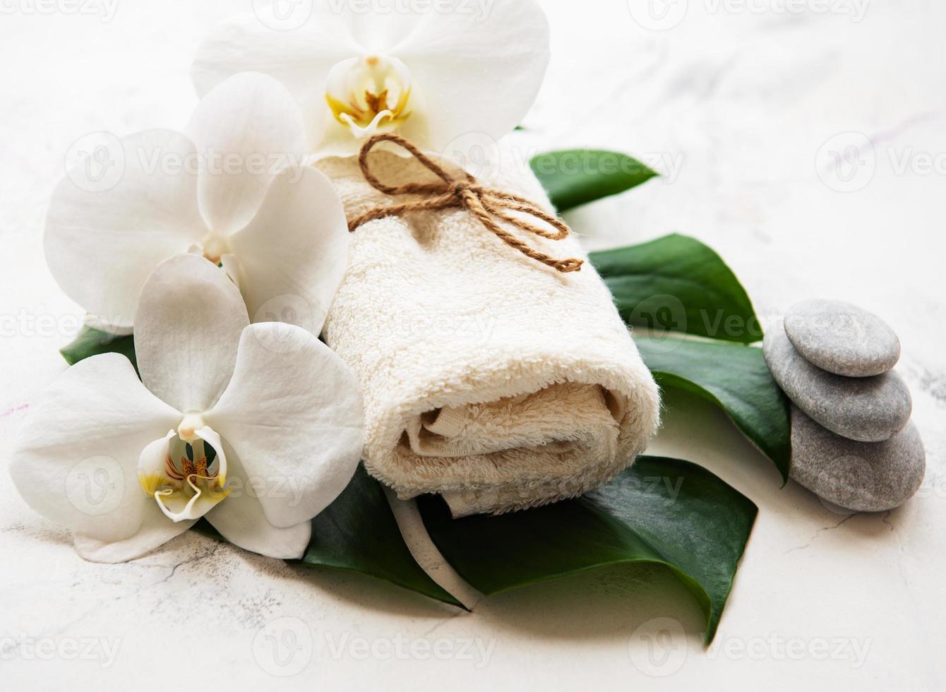 ingredientes naturais de spa com flores de orquídea foto