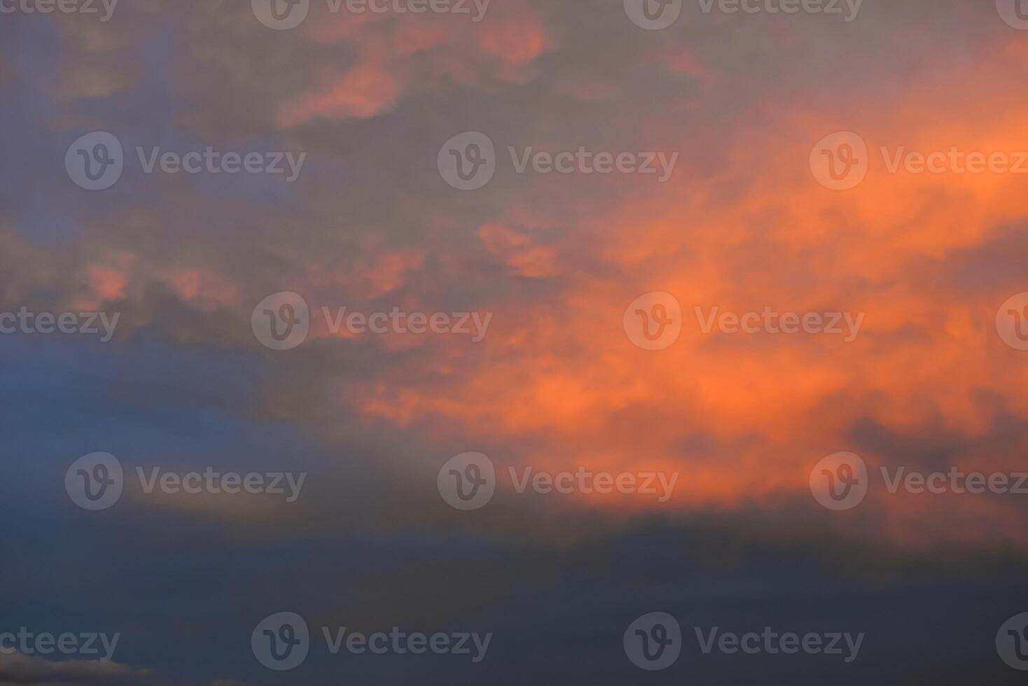 lindo cênico azul laranja cloudscape nublado céu fundo foto