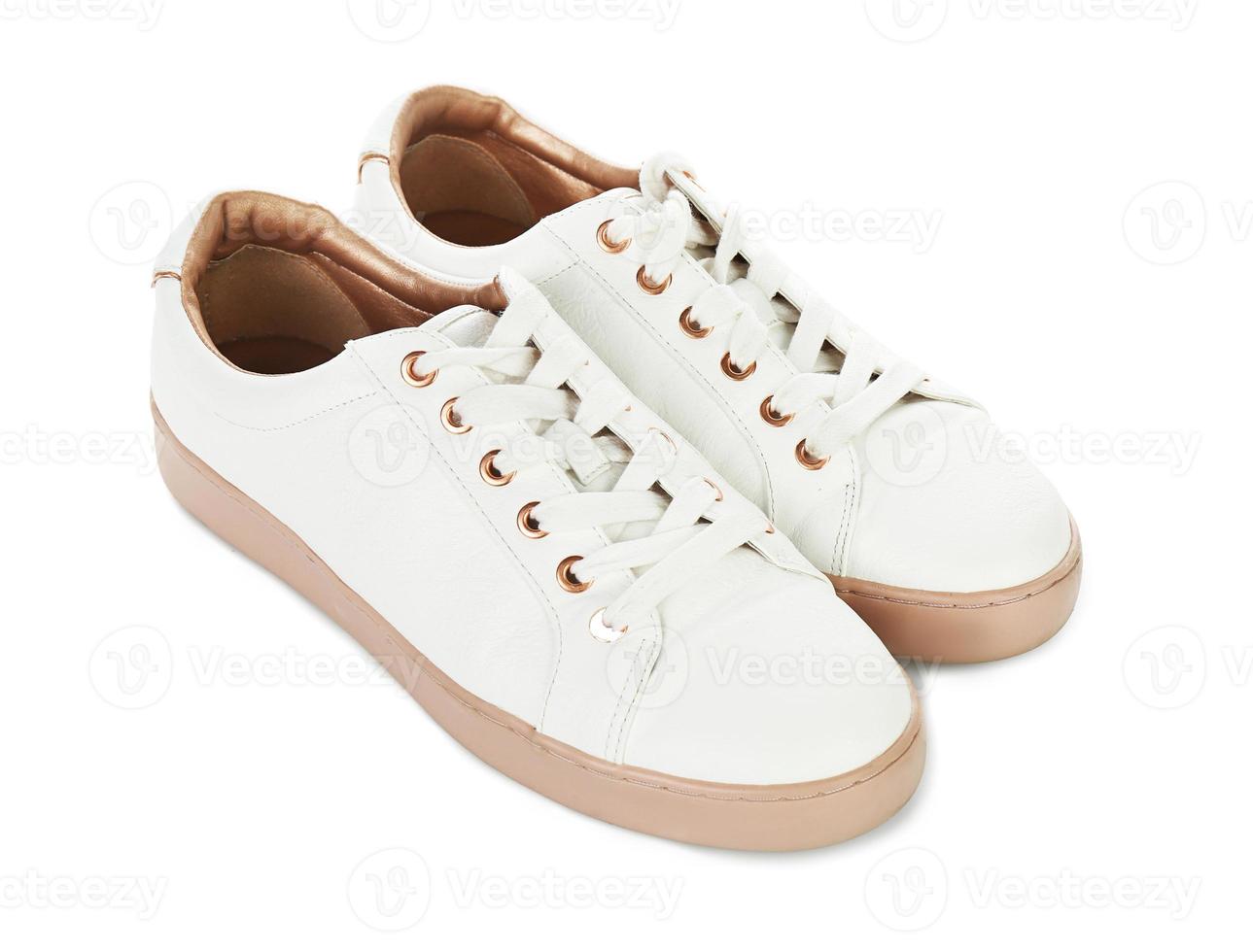 sapatos femininos casuais em fundo branco foto