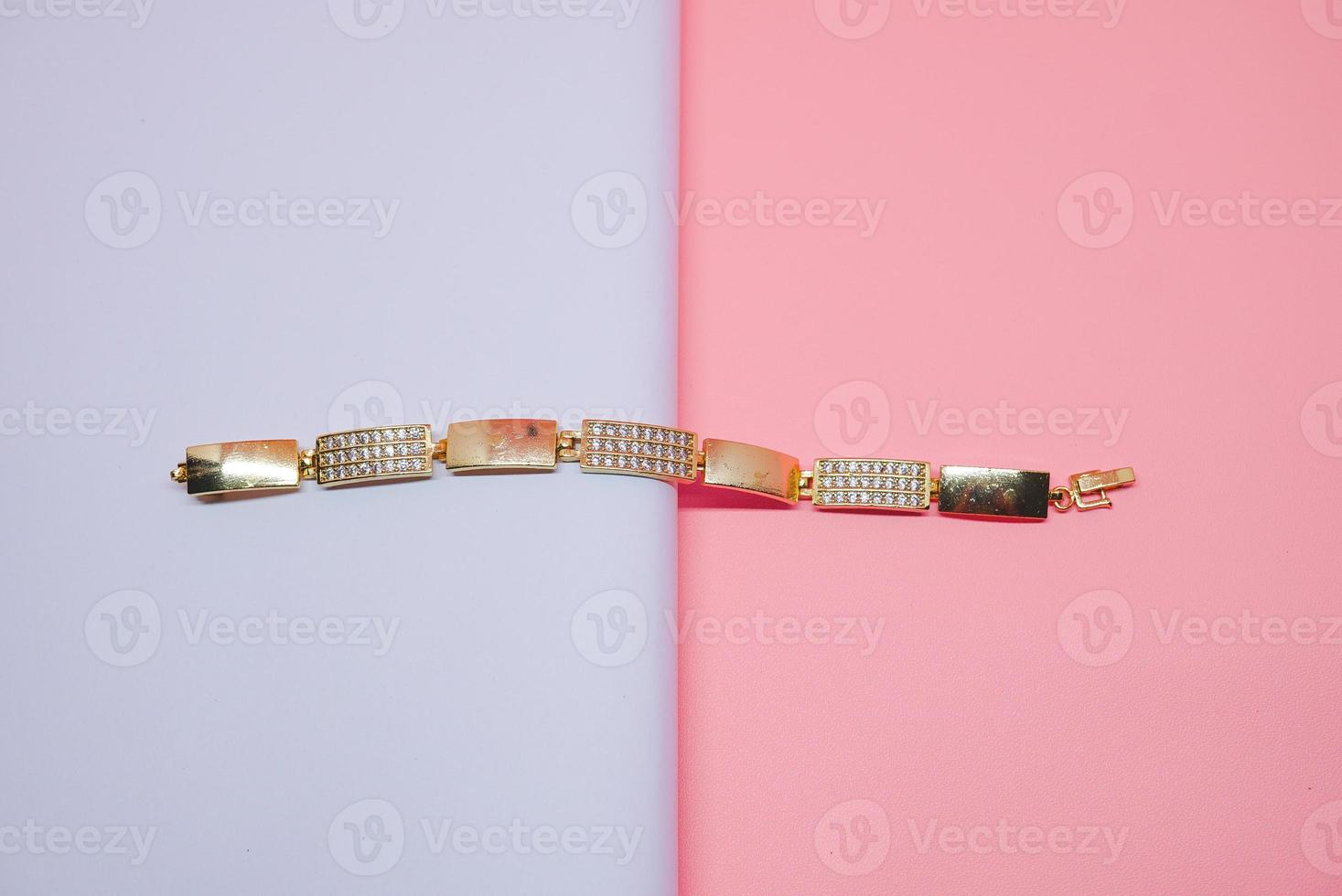 foto do padrão feminino de pulseira de ouro
