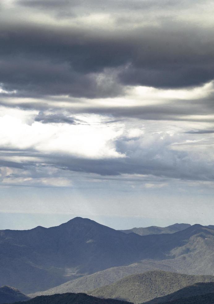 outono nas montanhas de krasnaya polyana foto