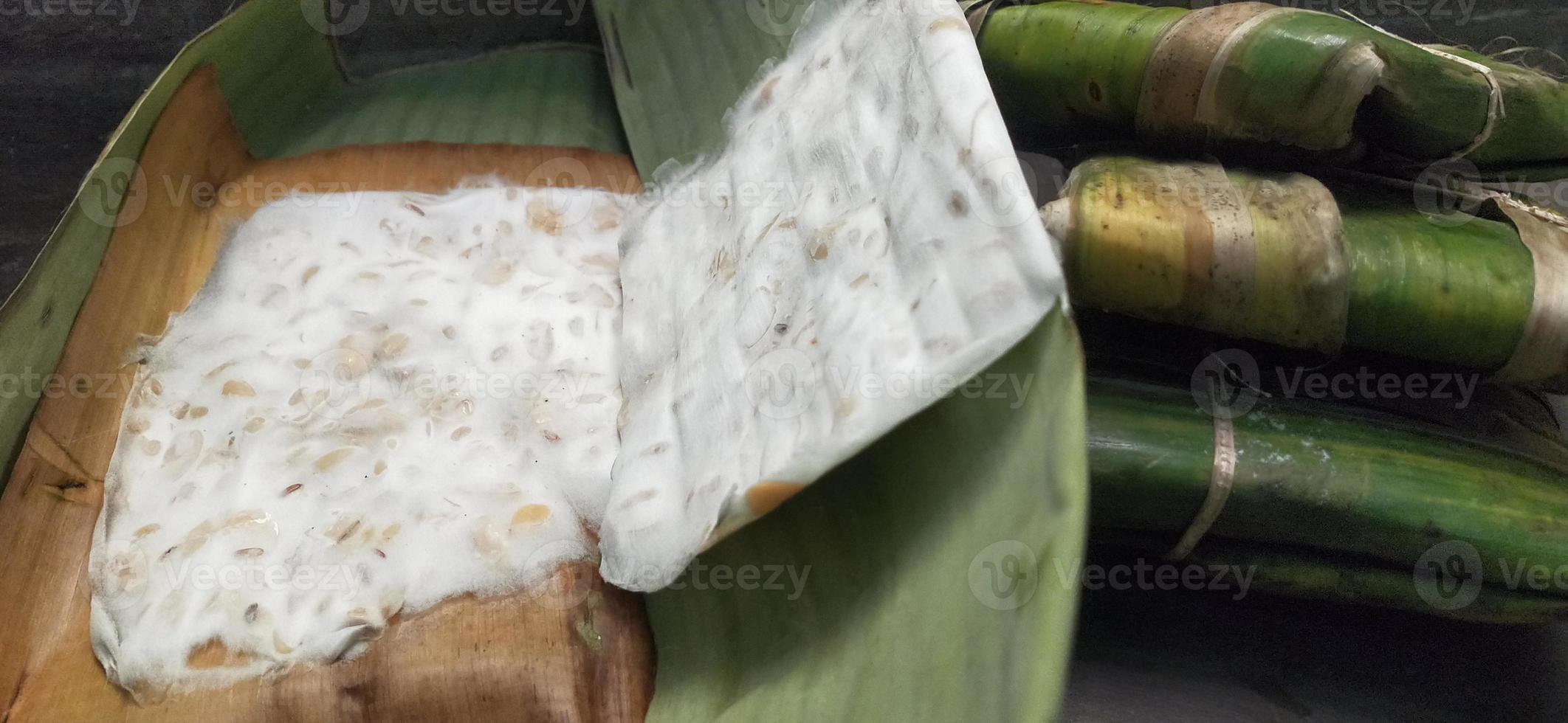 foto de comida tradicional tempe mendoan típica de banyumas, java central, indonésia