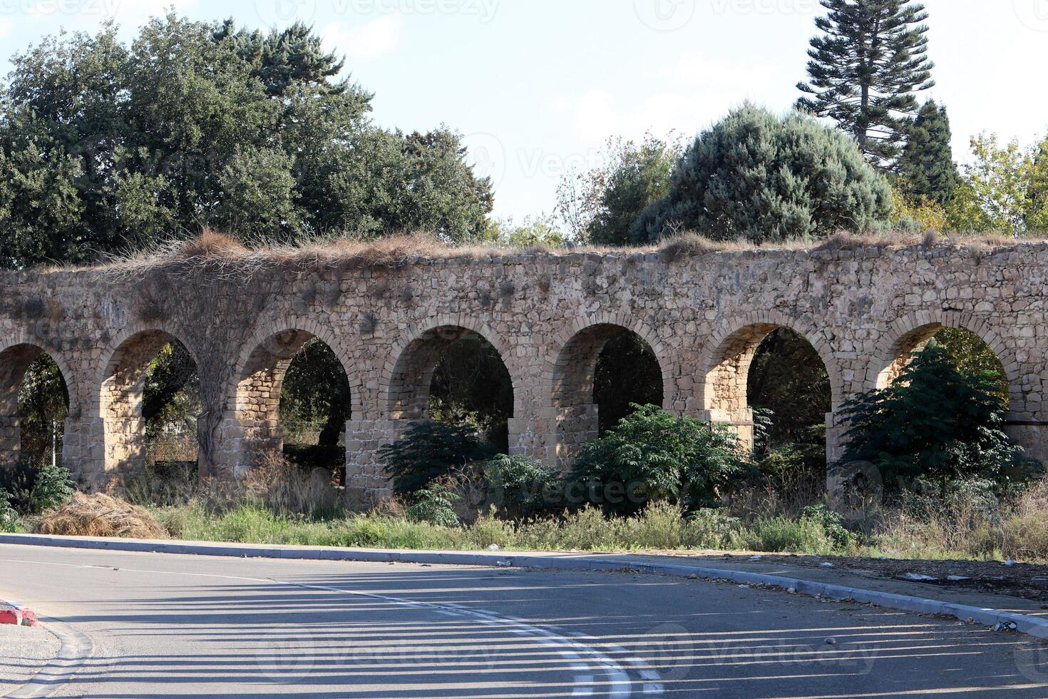 a antigo aqueduto para fornecendo água para populosa áreas. foto