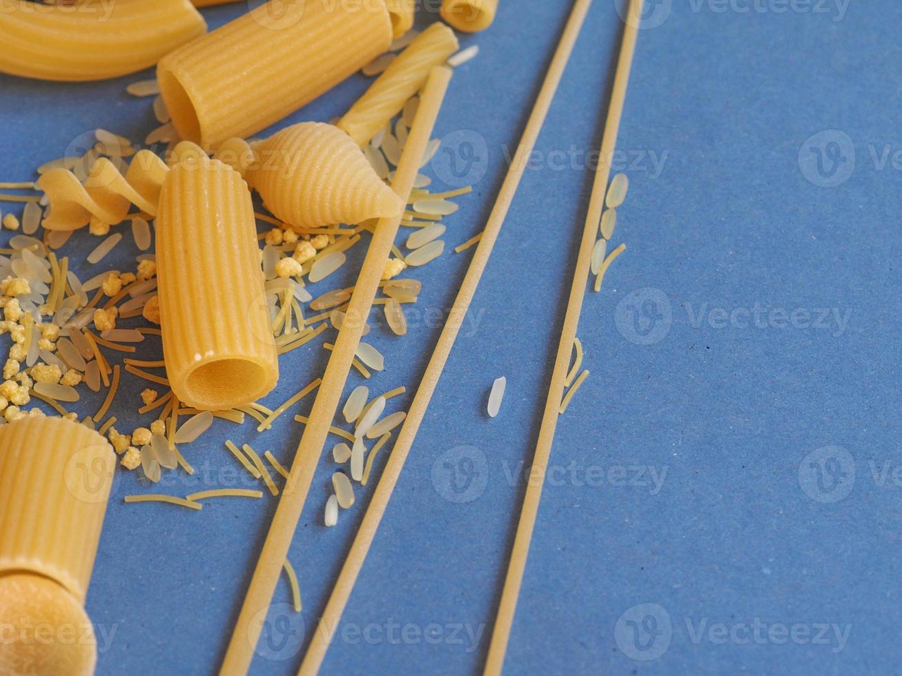 macarrão tradicional italiano com cópia espaço foto