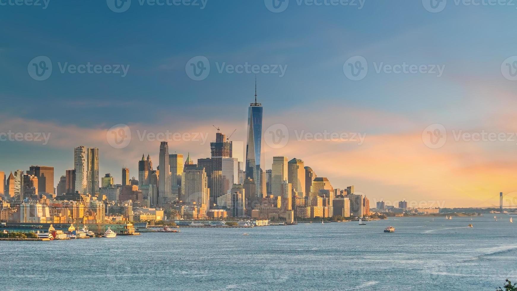 paisagem urbana do horizonte de manhattan ao pôr do sol, cidade de nova york foto