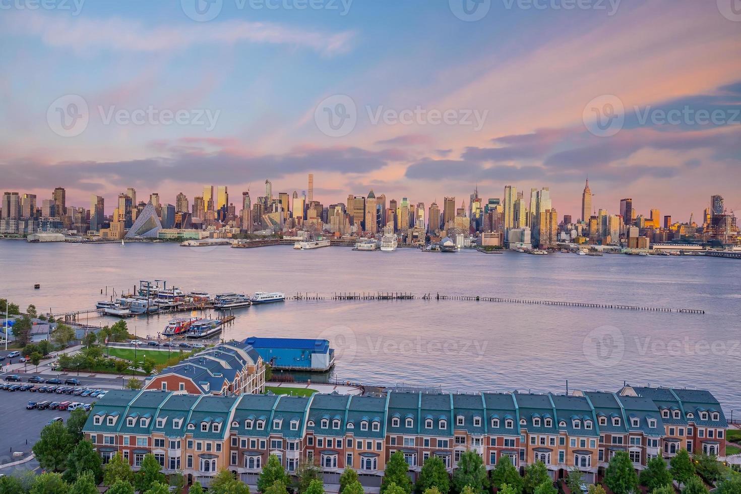 paisagem urbana do horizonte de manhattan ao pôr do sol, cidade de nova york foto