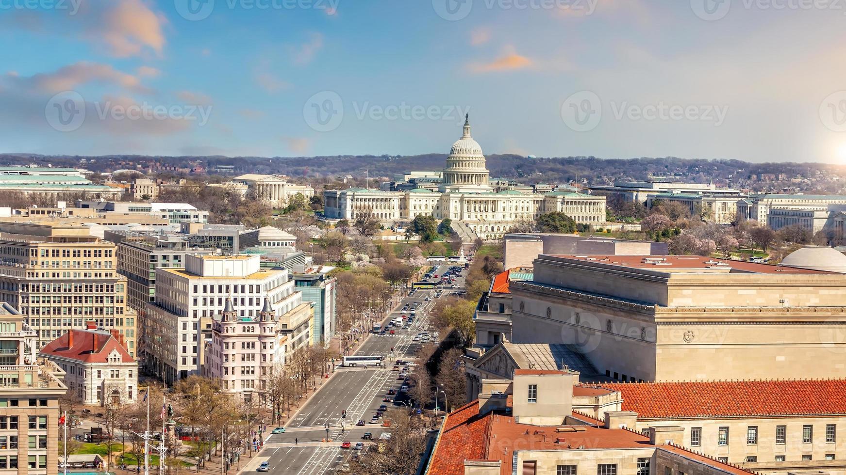 o edifício do capitólio dos estados unidos em washington, dc. marco americano foto