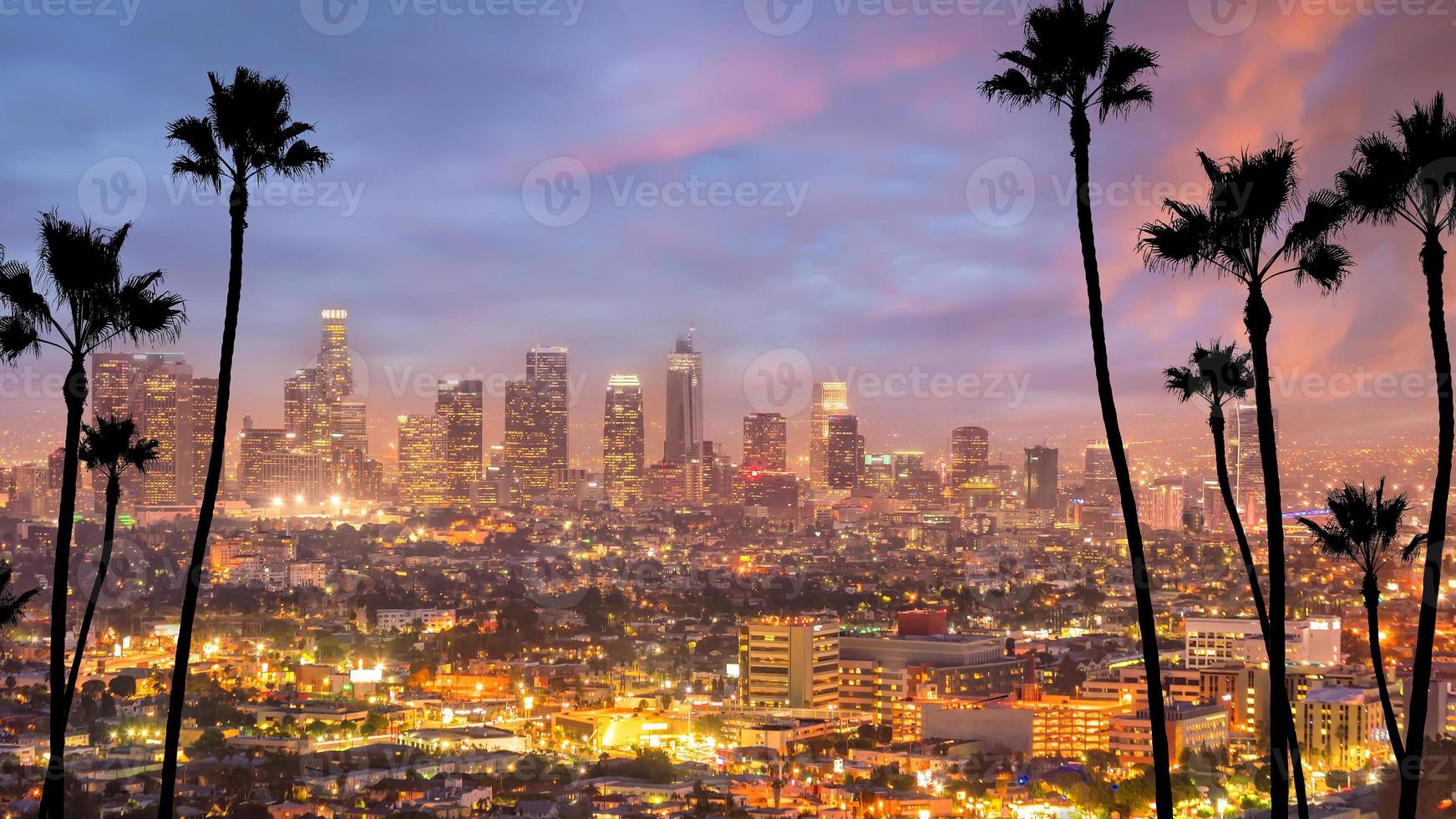 paisagem urbana do horizonte no centro de los angeles em ca foto