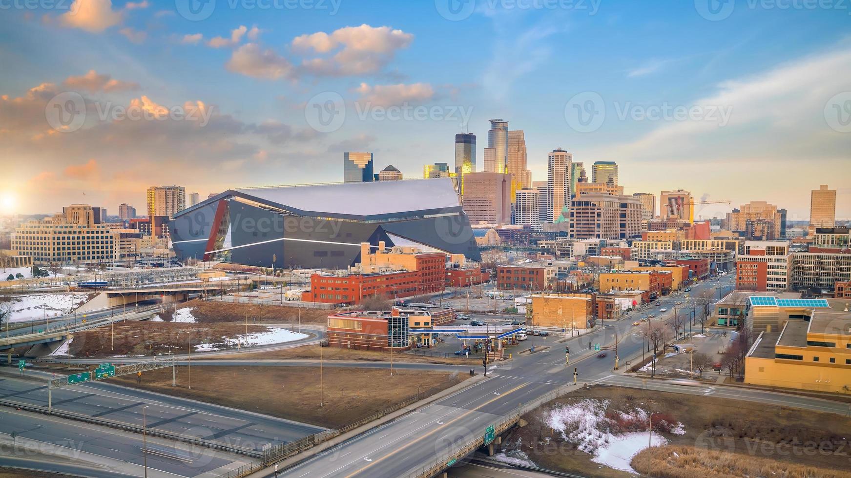 paisagem urbana de minneapolis no centro de minnesota, eua foto