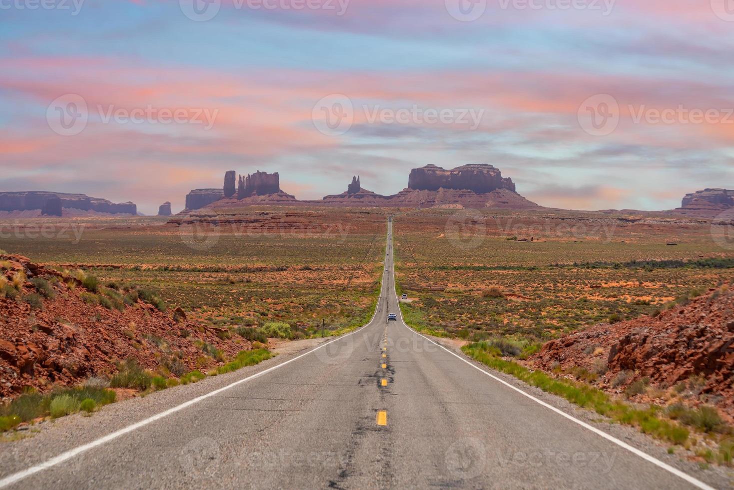 vista para o vale do monumento do ponto de gump da floresta no arizona foto