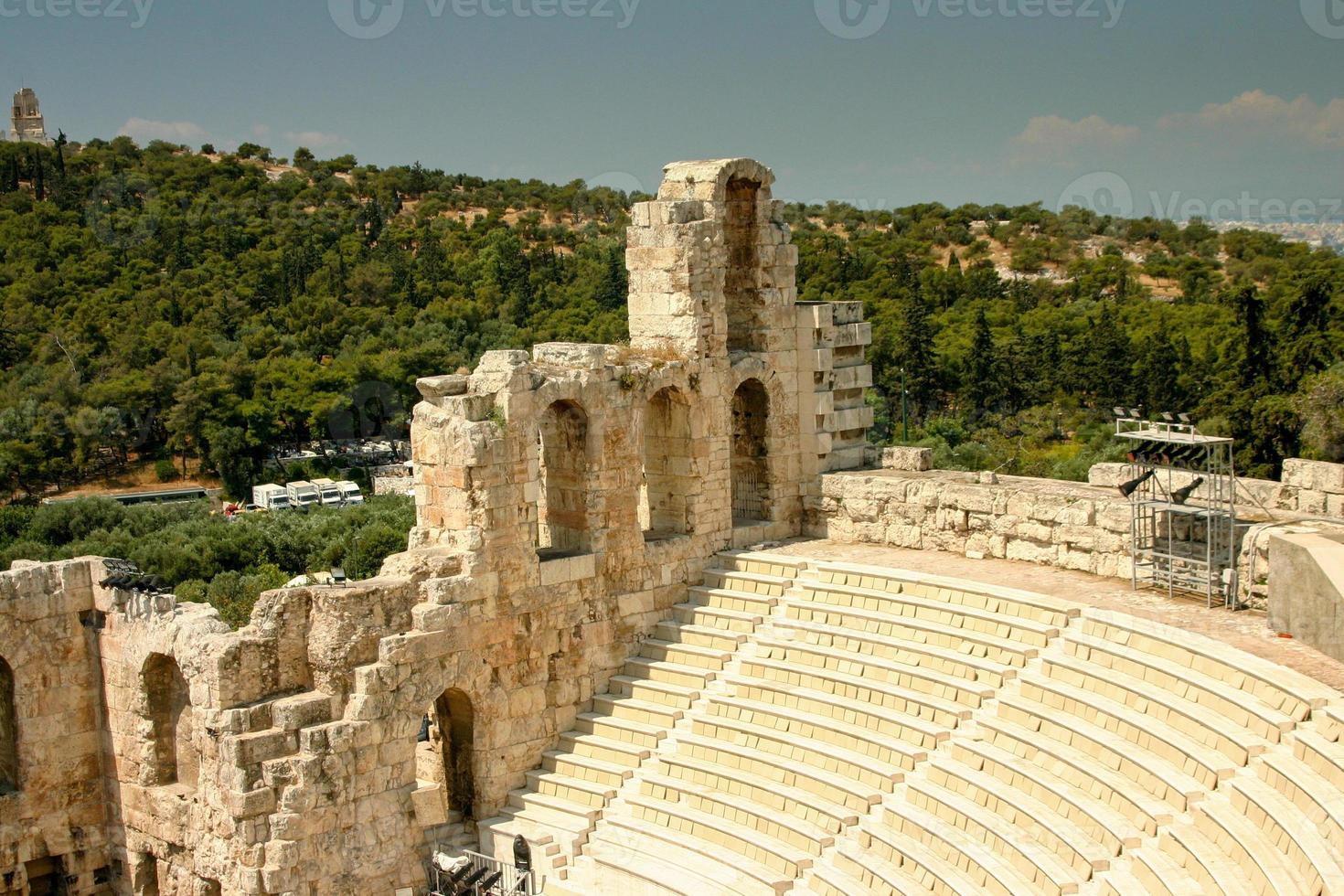 trabalho de restauração sendo feito no anfiteatro em atenas, grécia foto