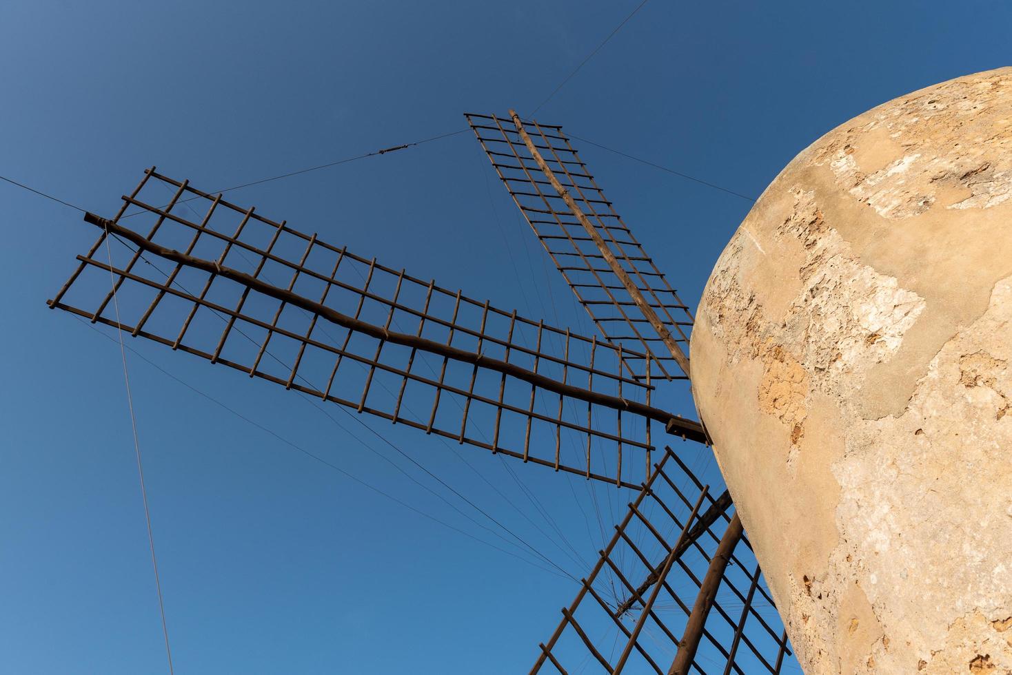 antigo moinho de la mola em formentera, espanha foto