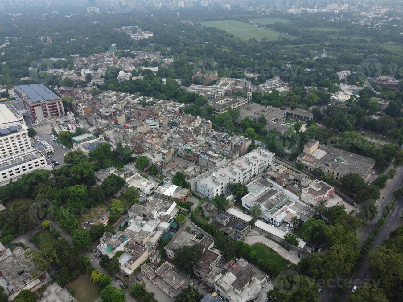 aéreo Visão do Alto maneiras dentro cidade Lahore do Paquistão em 17/07/2023. foto