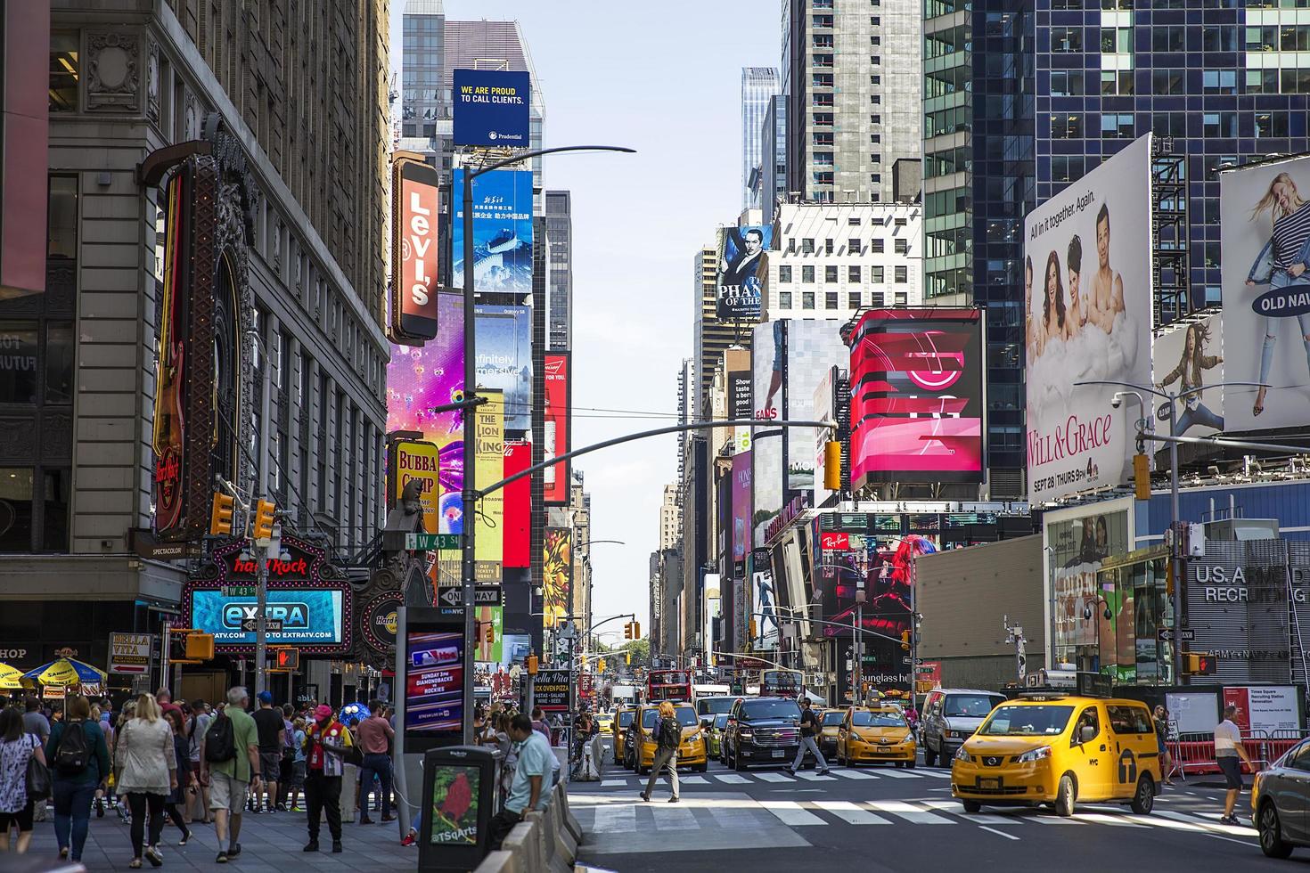 Nova York, EUA, 31 de agosto de 2017 - pessoas não identificadas na Times Square, Nova York. times square é o local turístico mais popular da cidade de nova york. foto