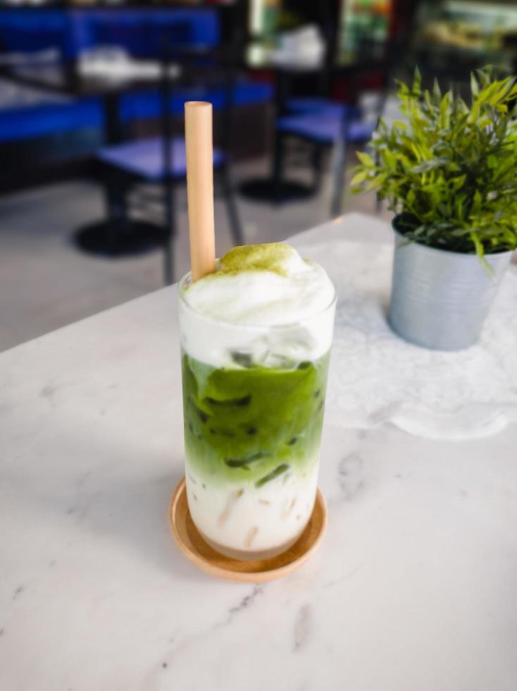 matcha latte gelado chá verde foto