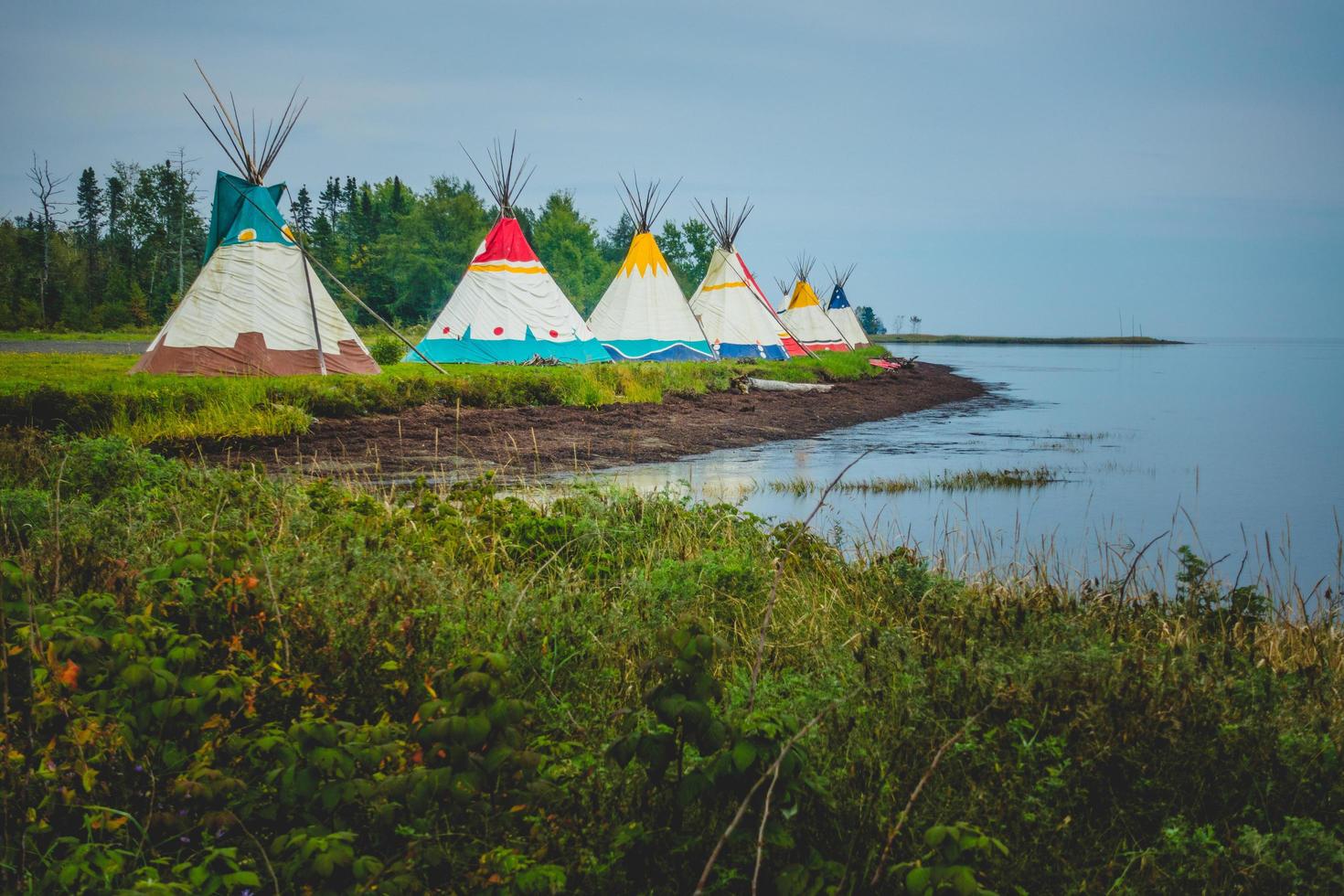 instalação de casas tradicionais de nativos americanos foto