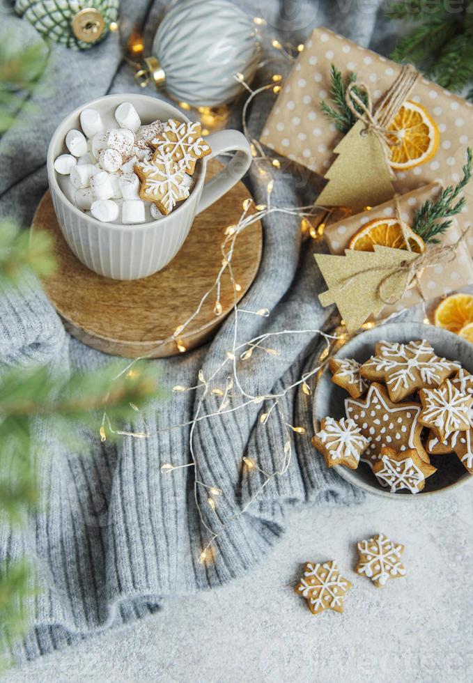 chocolate quente com marshmallows, bebida quente e aconchegante de natal foto