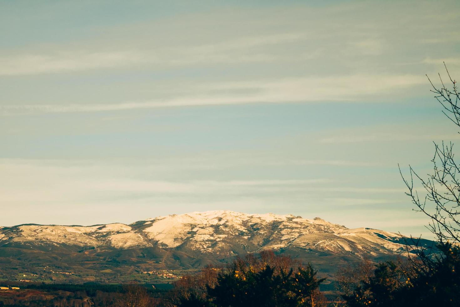 neve na montanha foto