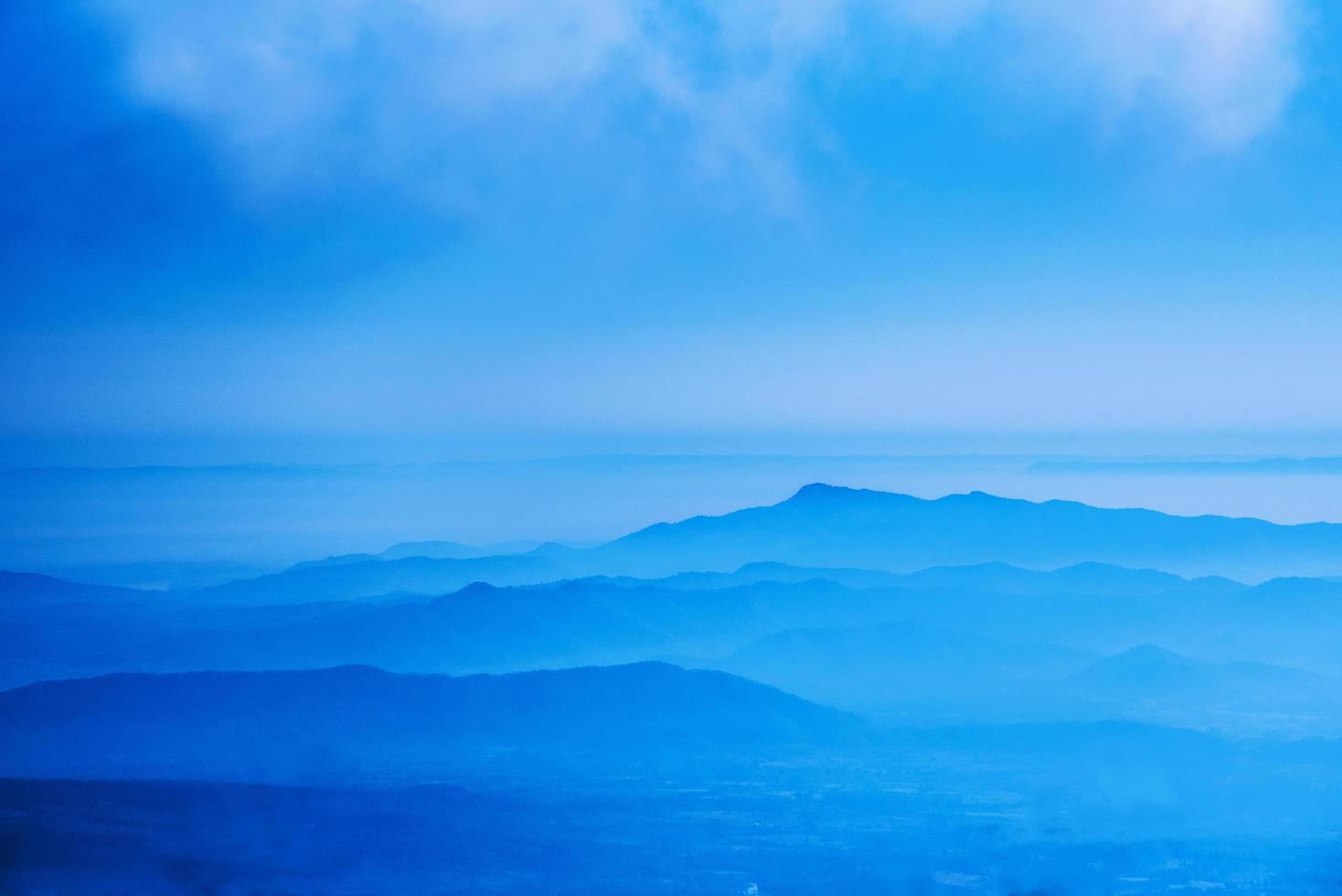paisagem natural vista montanha do céu. vista para a montanha .asia tropical. natureza da paisagem da montanha. Tailândia foto
