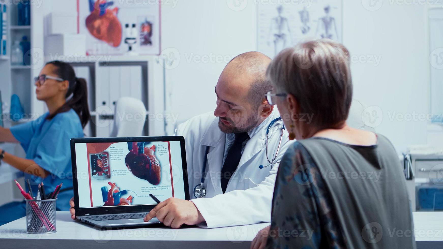 visita ao cardiologista foto