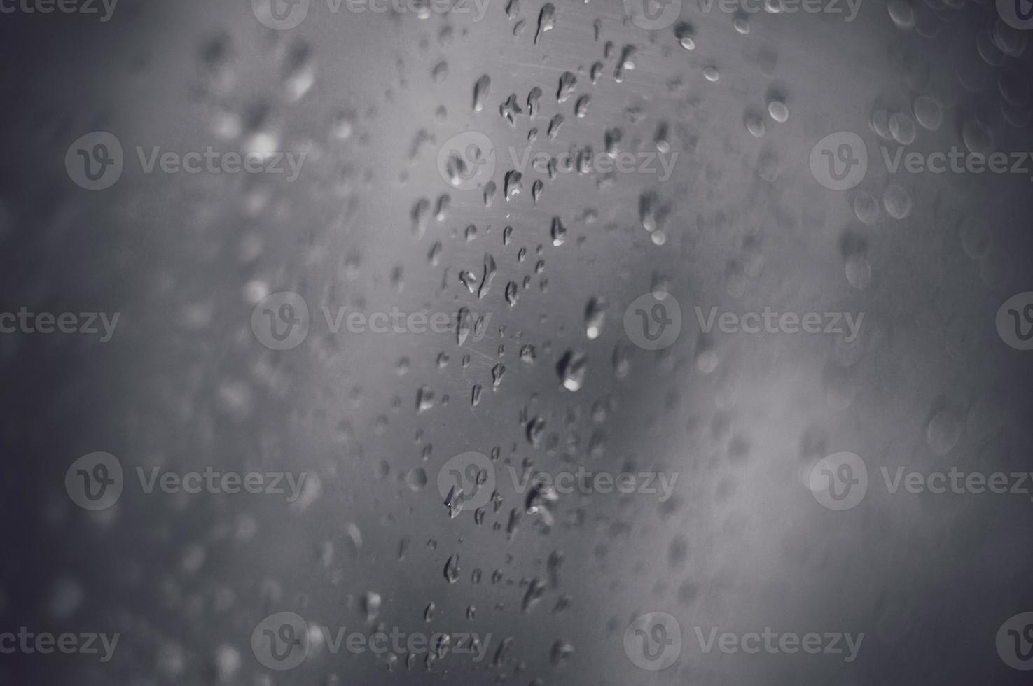 gotas de chuva no vidro foto