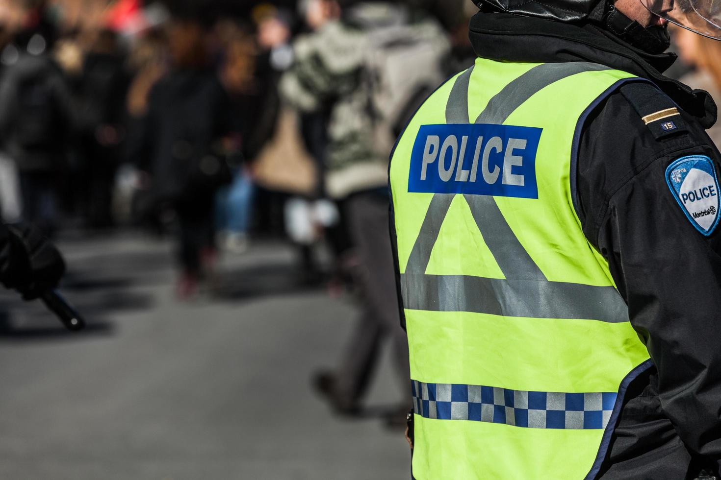 Montreal, Canadá, 2 de abril de 2015 - close up de equipamentos e proteções da polícia foto