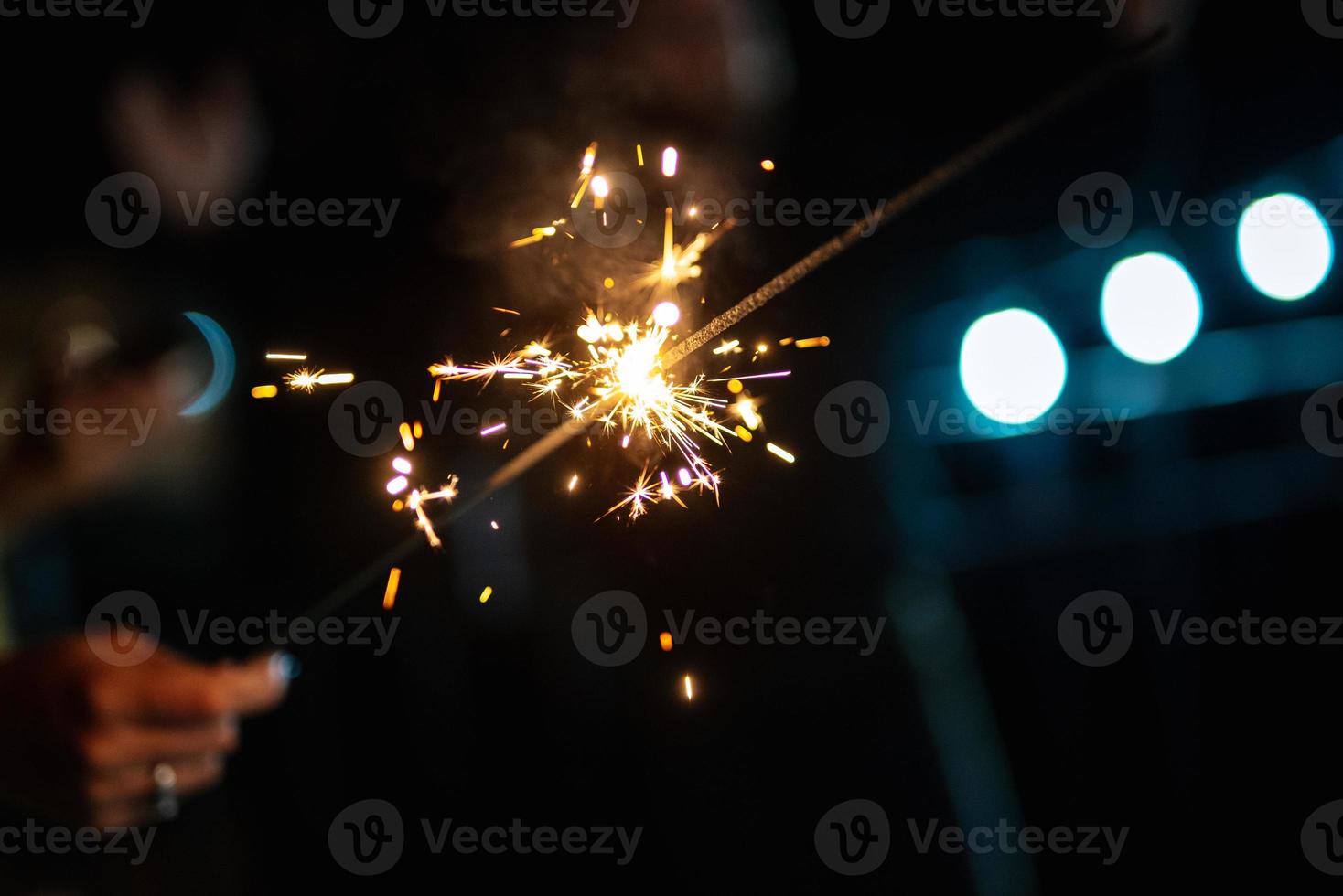 fogos de artifício no casamento, ao fundo foto