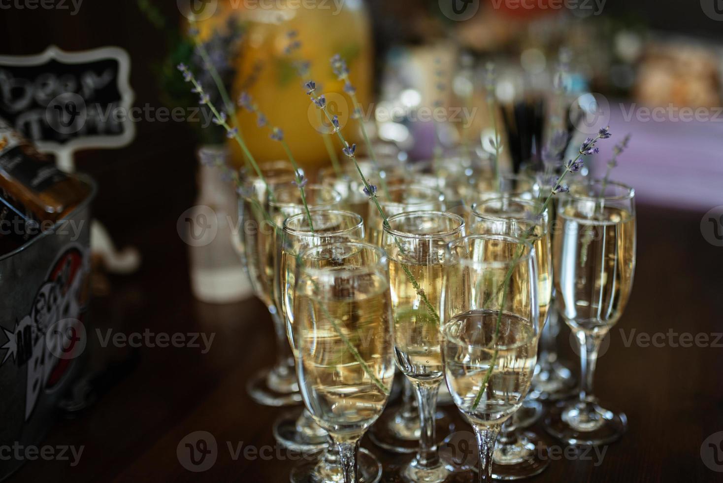 taças de casamento para vinho de cristal transparente foto