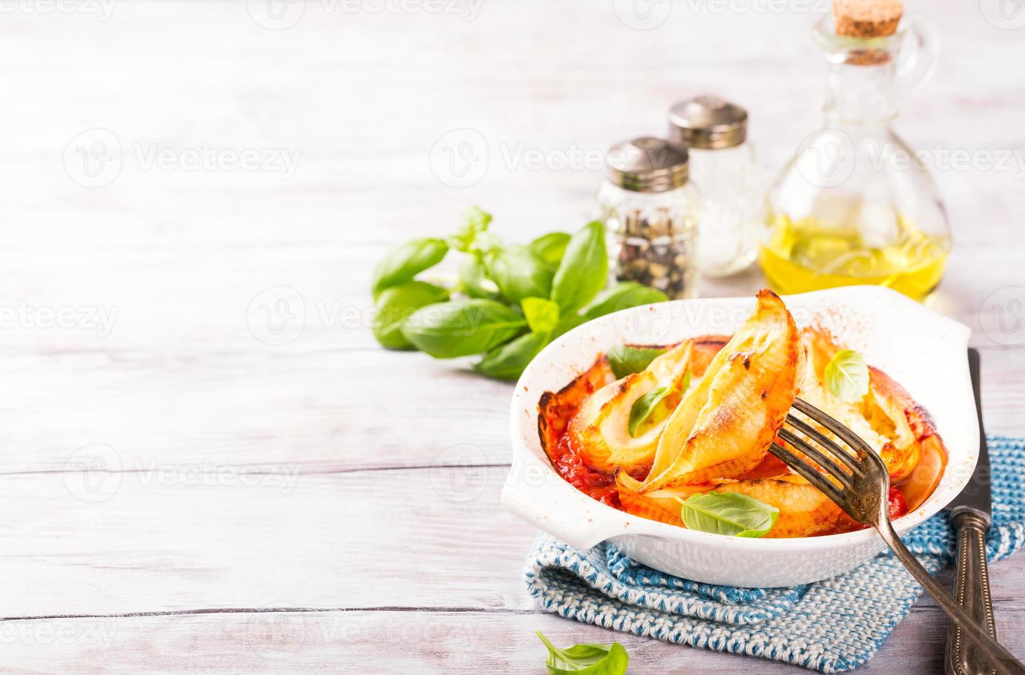 massa italiana conchiglioni rigati foto