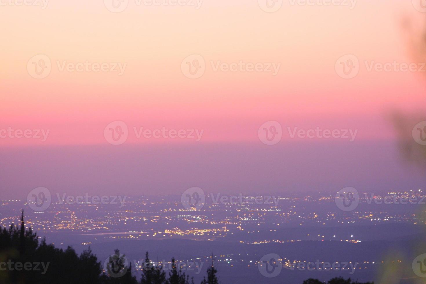 um pôr do sol louco em israel vistas da terra sagrada foto