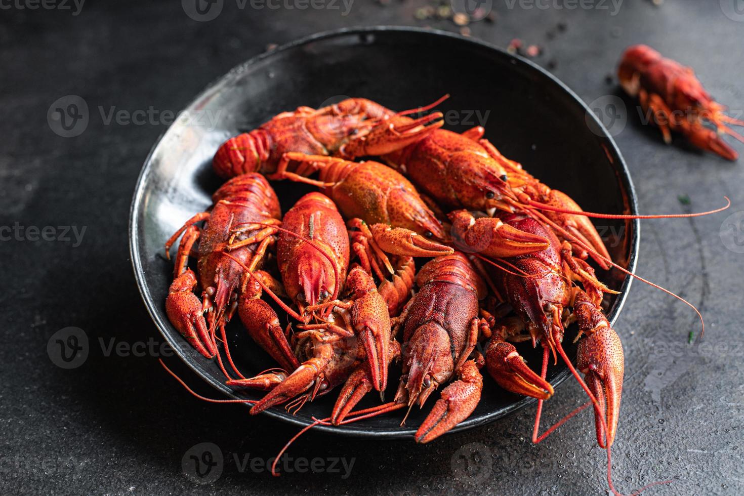 fundo de comida de lagosta vermelha fresca de frutos do mar cozidos foto