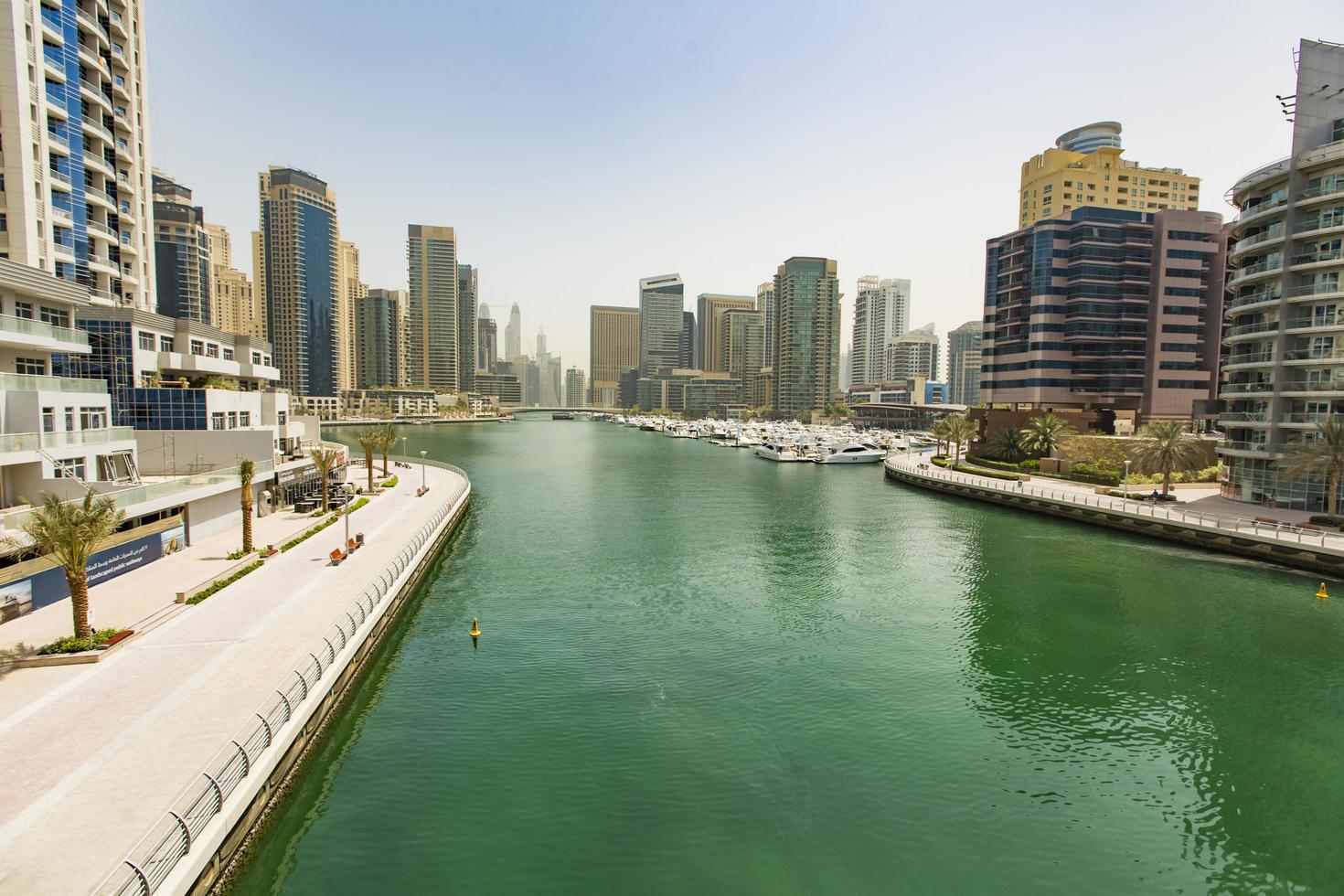 dubai, uae 2015 - arranha-céus modernos na marina de dubai foto