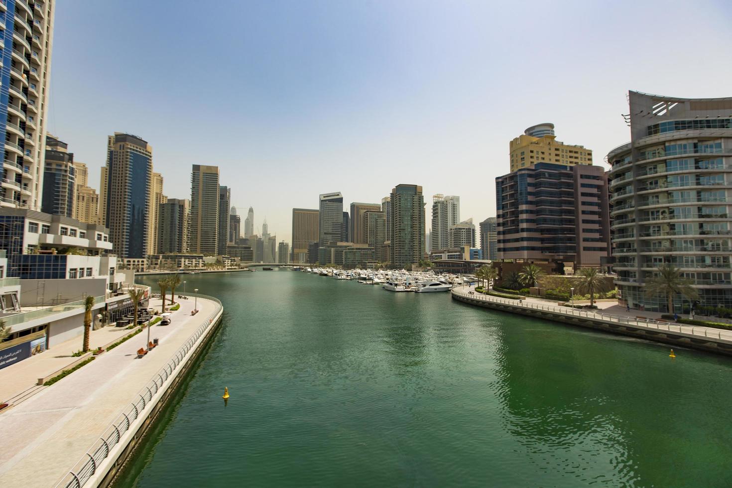 dubai, uae 2015 - arranha-céus modernos na marina de dubai foto