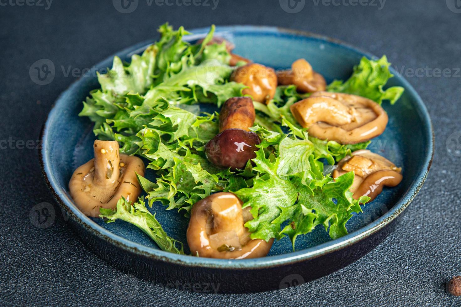 salada de cogumelos refeição de vegetais foto