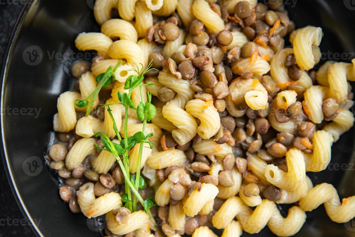 macarrão de lentilha cavatappi feijão leguminosas comida vegetariana foto