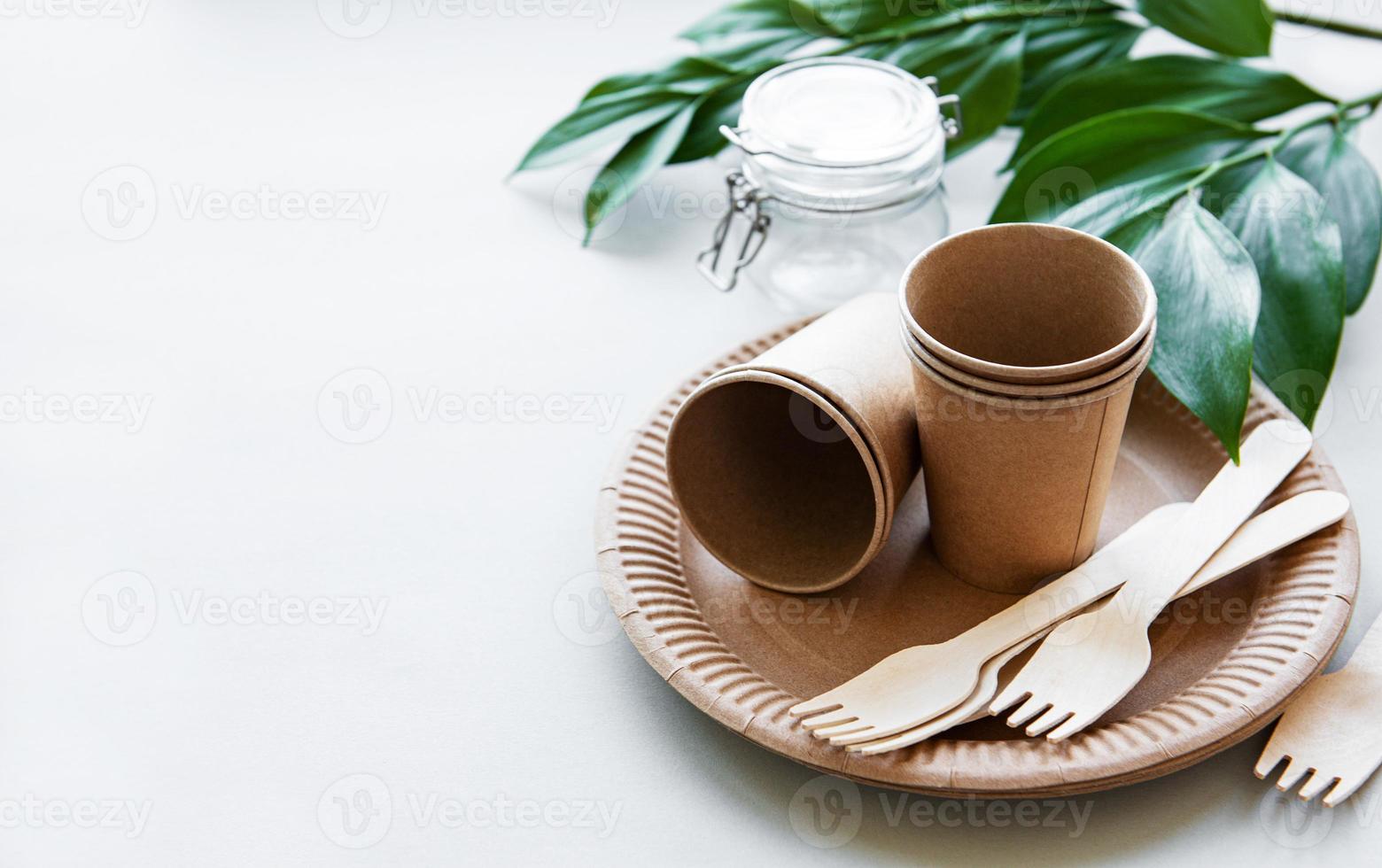 conceito de desperdício zero, utensílios de mesa de papel foto