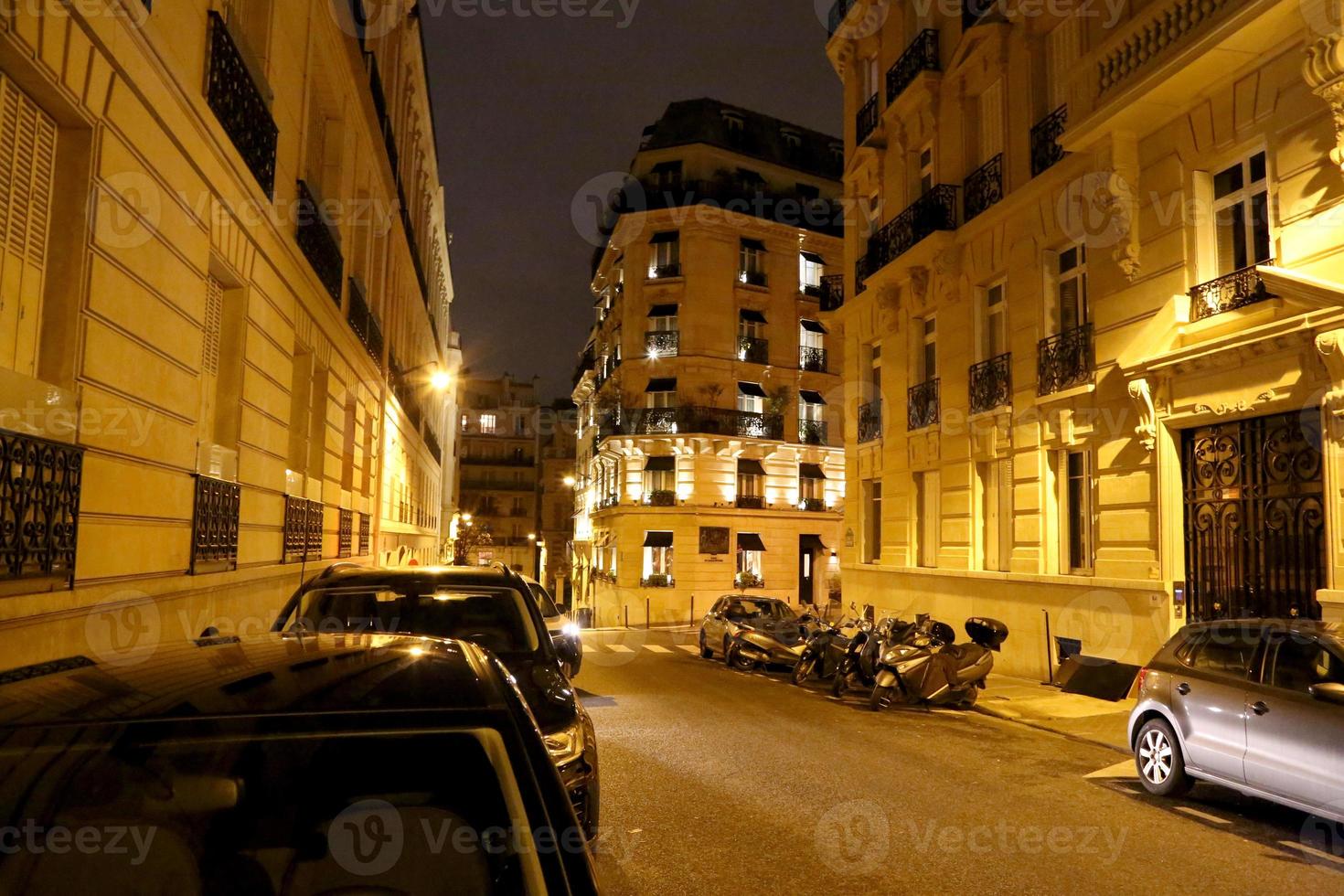 casa em paris na natureza urbana aberta da noite frança foto