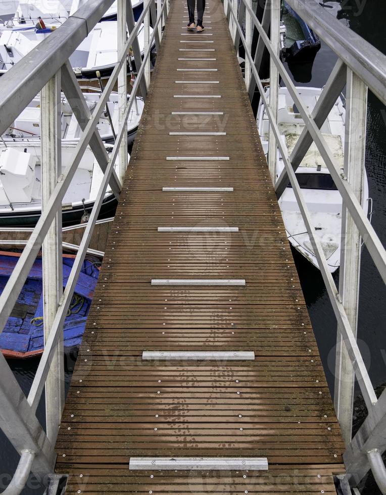 ponte no porto de pesca foto