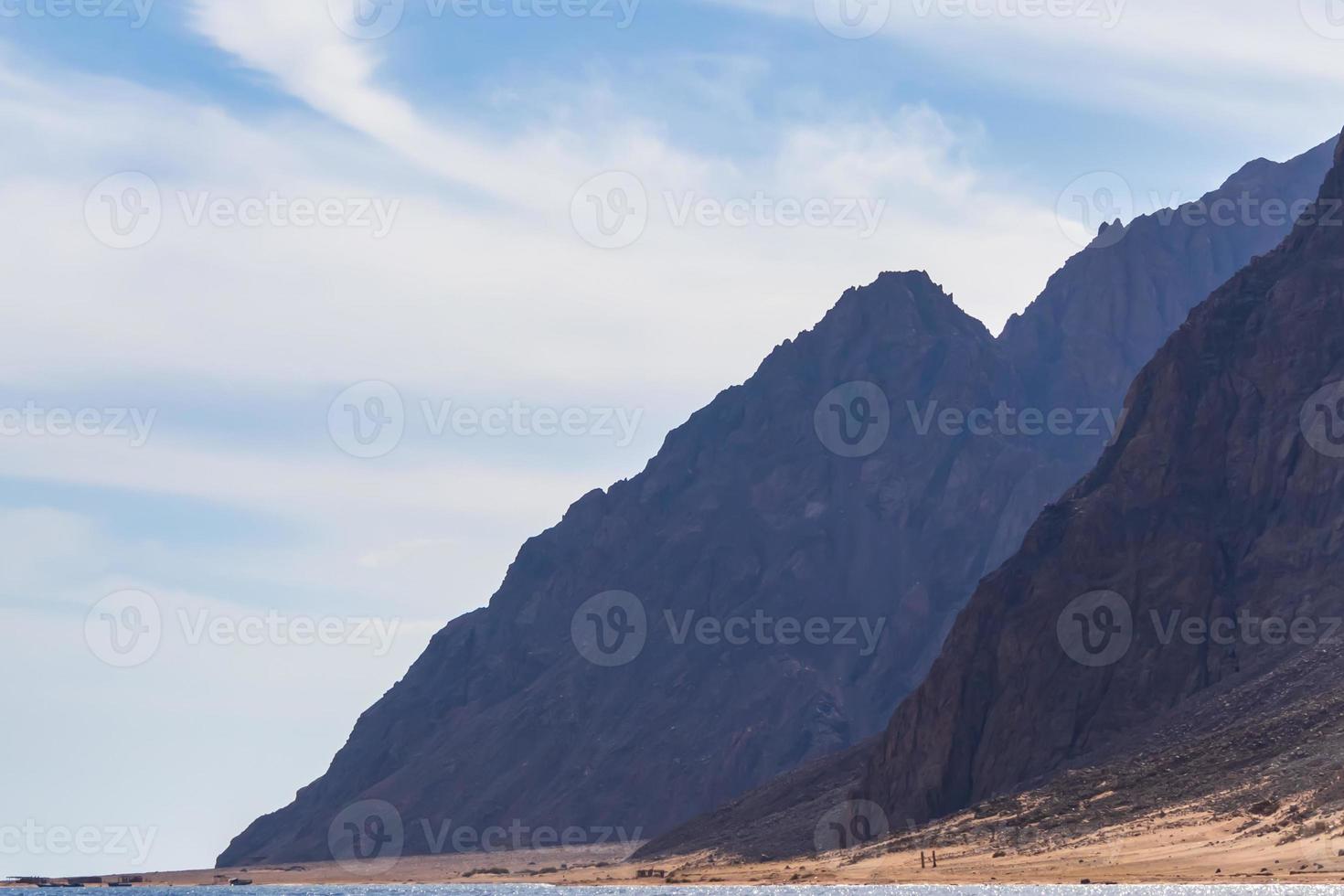 paisagem de montanhas no sinai egito foto