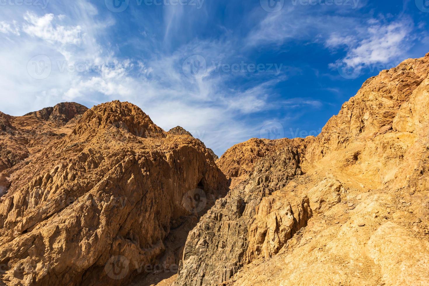 paisagem de montanhas no sinai egito foto