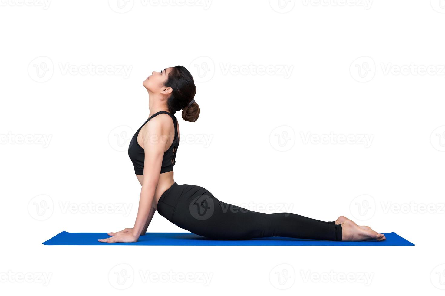 mulher saudável exercitar ioga isolada com traçado de recorte no projeto background.photo branco para mulher desportiva de aptidão e conceito de saúde. foto