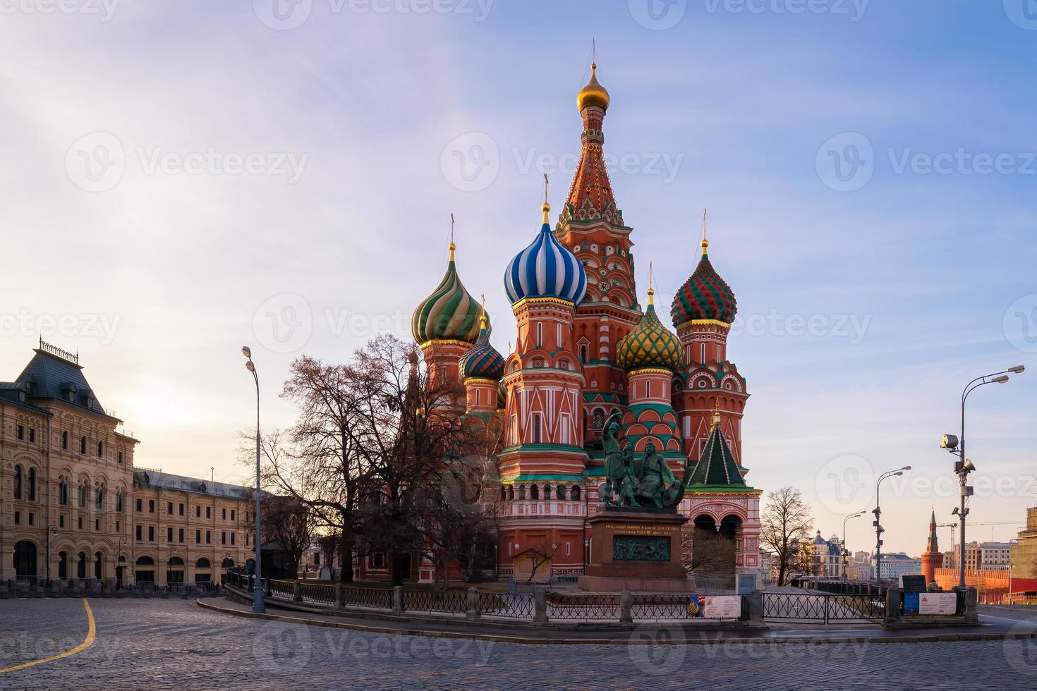 Catedral de São Basílio na Praça Vermelha de Moscou, Rússia foto
