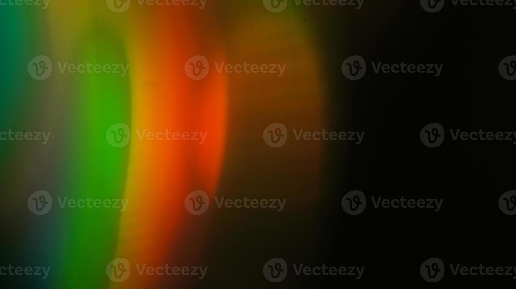 luz do arco-íris sobreposição de refração textura diagonal holográfica natural no preto. foto