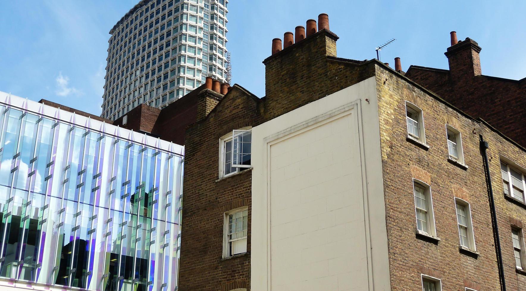 vista de telhados de edifícios em londres. vida urbana e desenvolvimento residencial foto