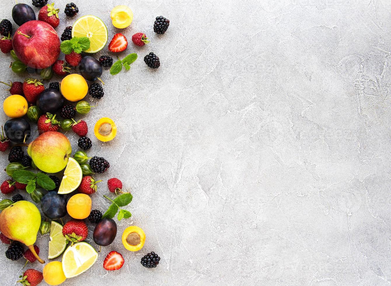 frutas e frutas frescas de verão foto