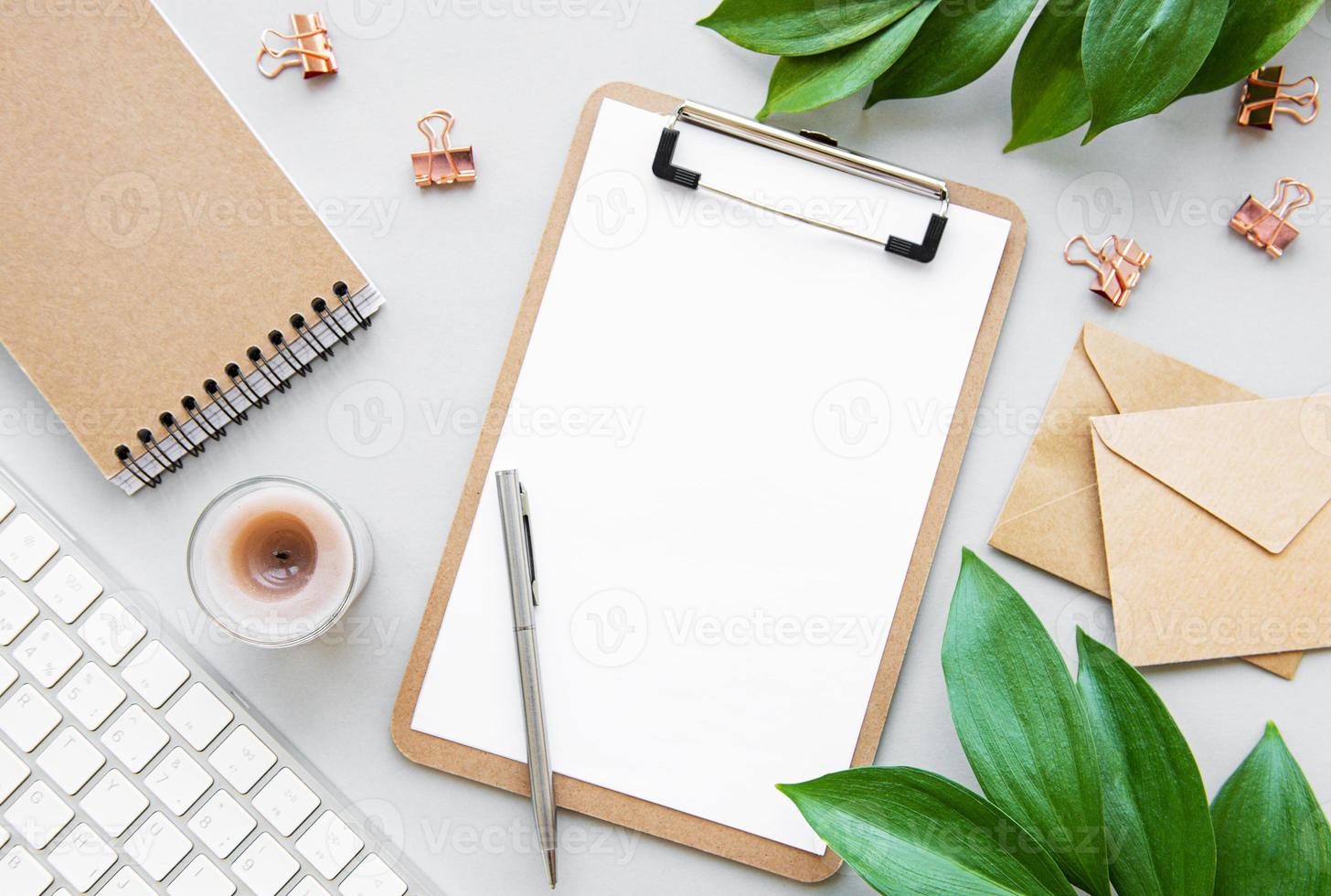 mesa de escritório espaço de trabalho foto