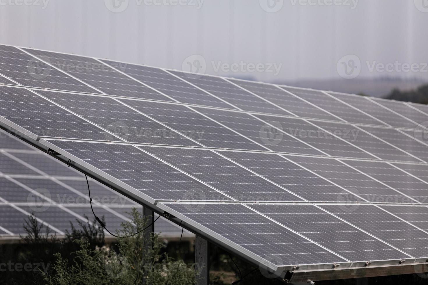 painel solar fotovoltaico, fonte alternativa de eletricidade - conceito de recursos sustentáveis foto