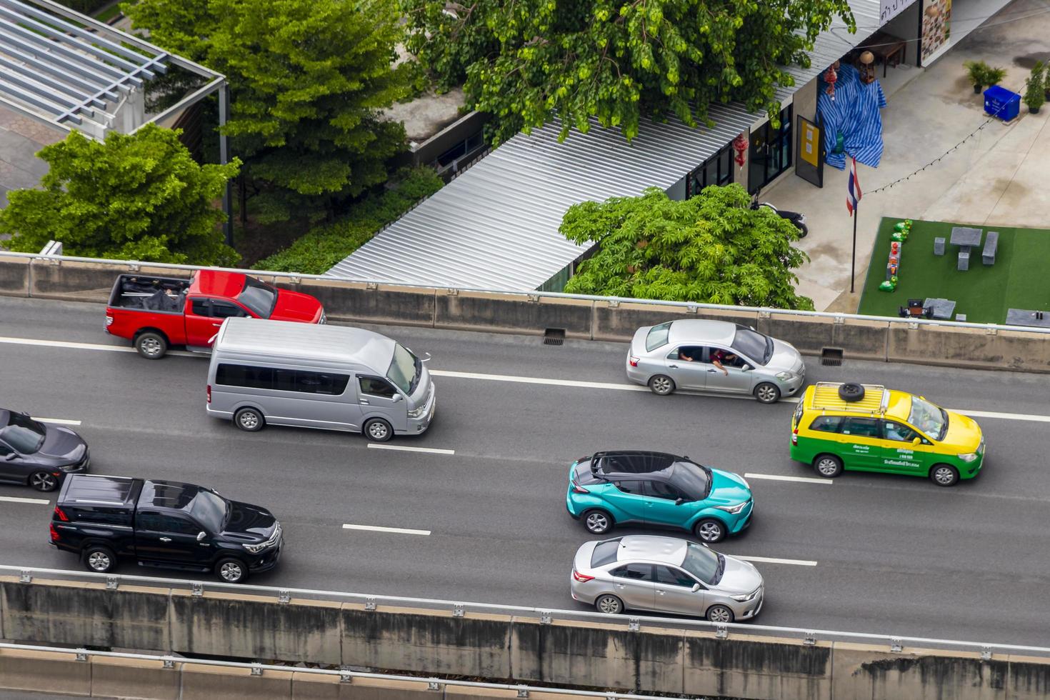 Banguecoque, Tailândia, 22 de maio de 2018, horário de pico, tráfego intenso na metrópole de Banguecoque, Tailândia. foto